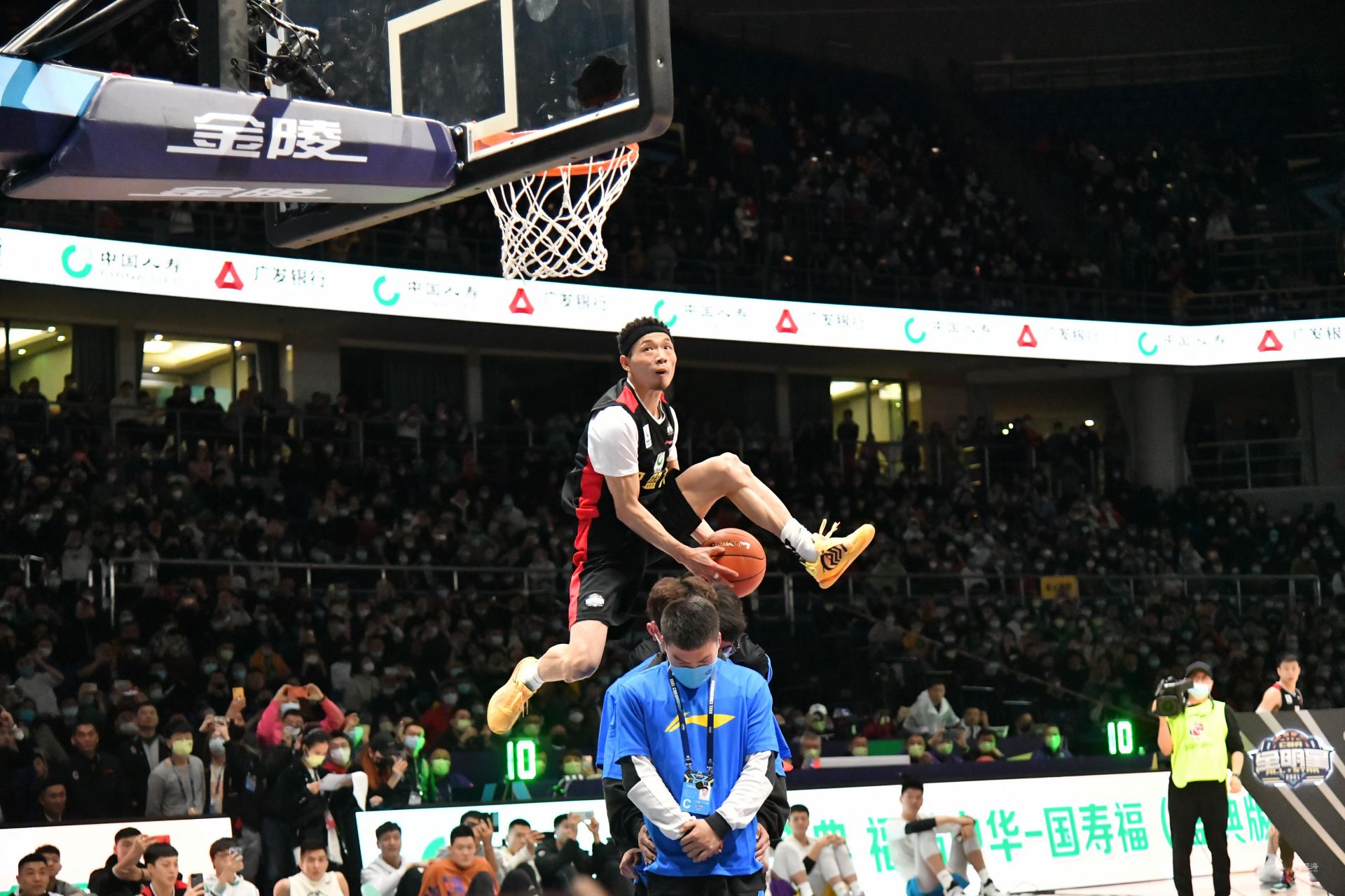 这也使得他 这也使得他