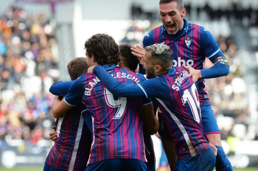 美媒给休赛期各队的运作排名：湖人第24，快船仅排第10，火箭第1