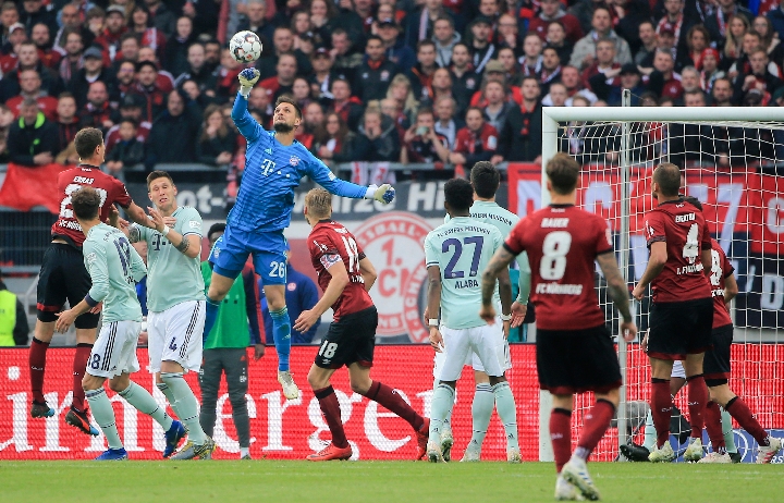 乔丹第三次单赛季包揽双MVP，率队刷新72胜纪录！